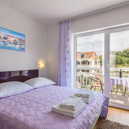 15440a * Trogir